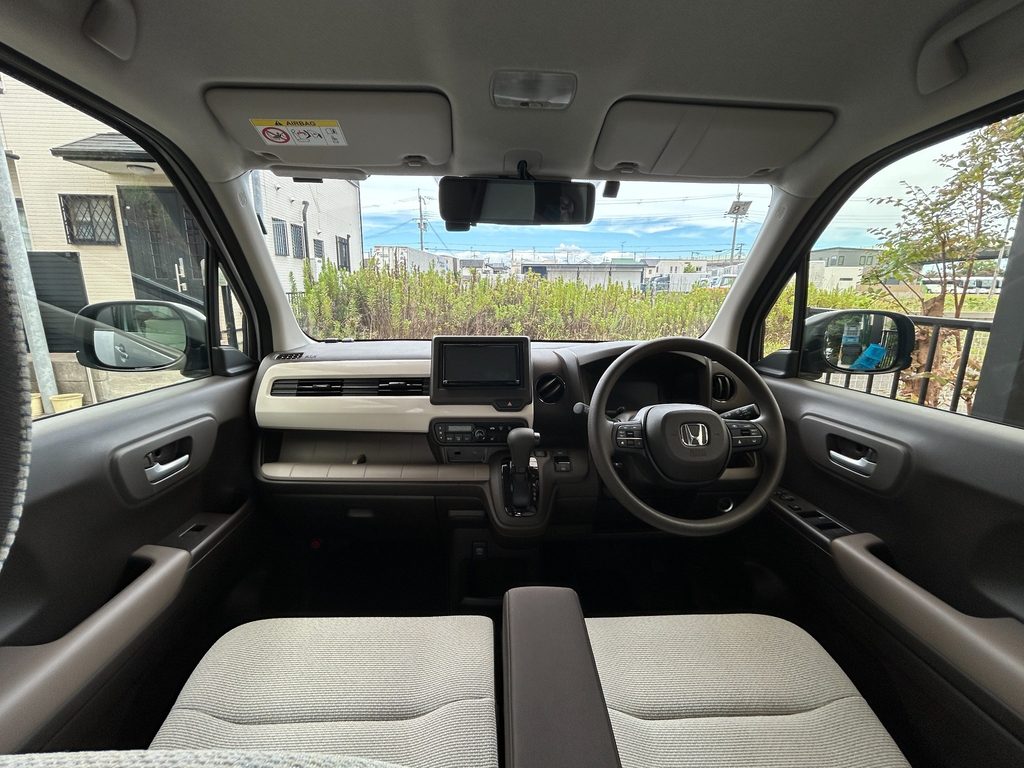 2026年9月5日に納車されたホンダN-WGNの車内から見た運転席とダッシュボード全体